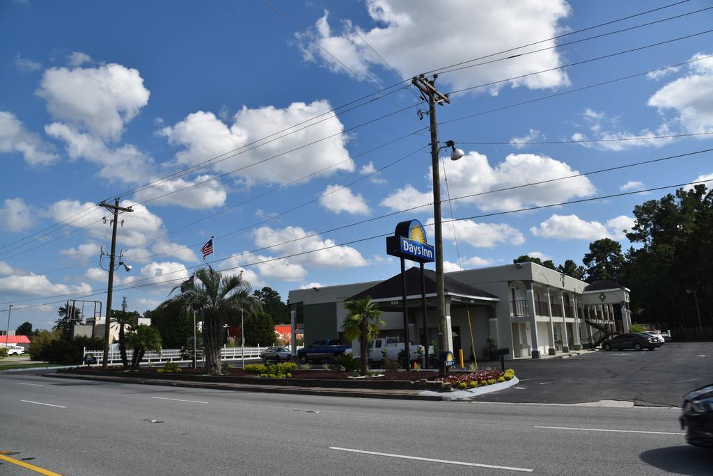 鹅溪戴斯酒店 北查尔斯顿 外观 照片